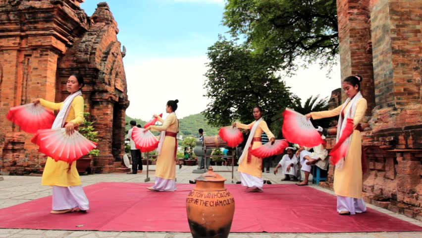 Nha Trang - JULY 18: Local folk dance show at Po Nagar towers on July 18, 2013