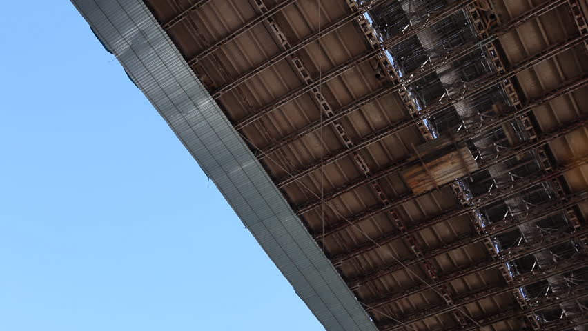 Pan over bottom construction of Brooklyn bridge, New York City / HD1080 /