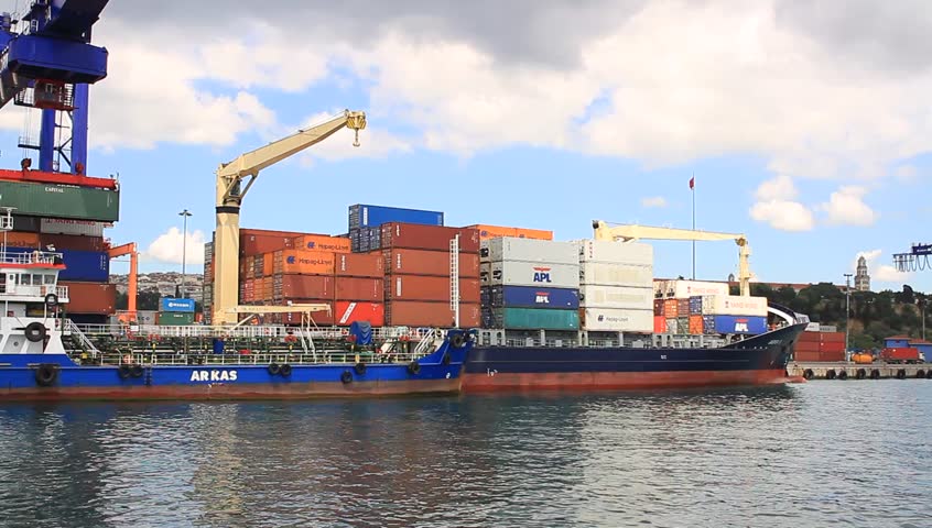 ISTANBUL - JUN 7: Cargo ship JASPER S (IMO: 9390472, Antigua Barbuda) unloading