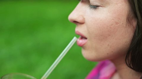 Close up of woman mouth drinking fresh lemonade
 Stock video