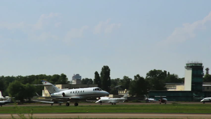 Raytheon Hawker 850XP, Kaya Air taxi landing