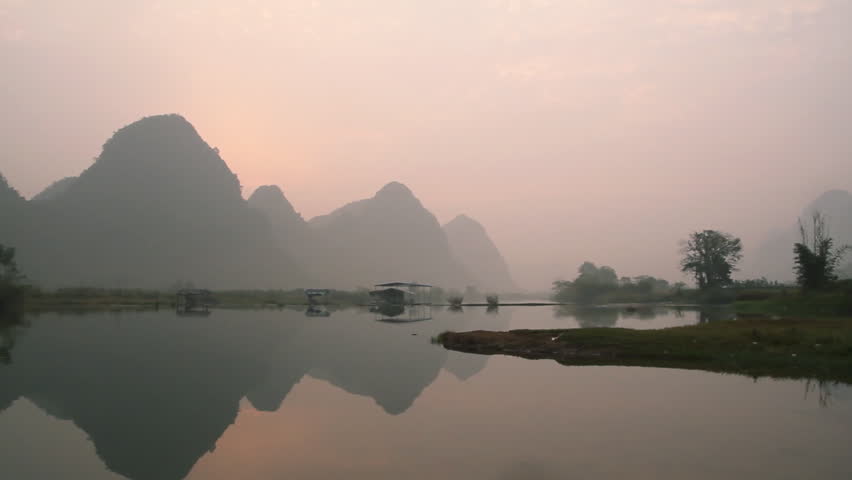 Time lapse of Dragon(Yulong) river Sunrise, shooting on bamboo raft. - Yangshuo