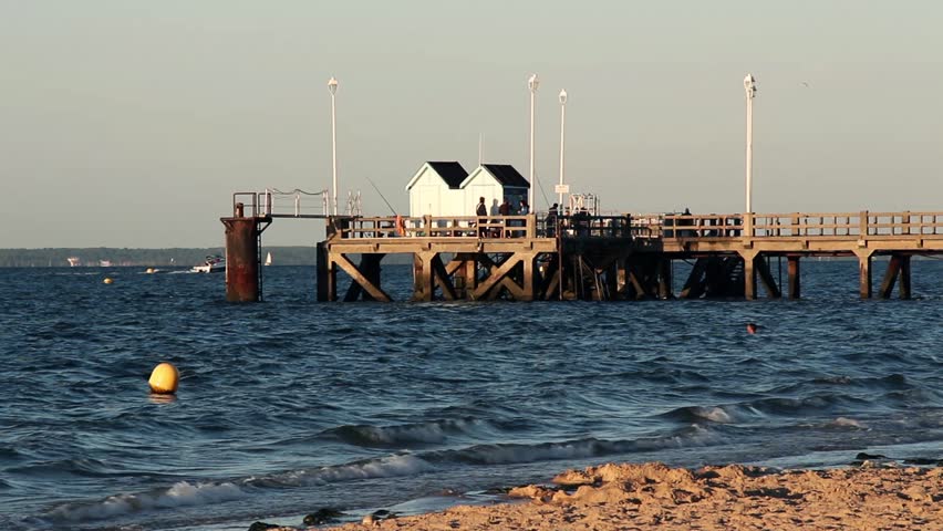 Pier houses and man swimming - Full HD
A view of 2 small houses over the pier and a man swimming. Shot from the beach of Arcachon. Full HD