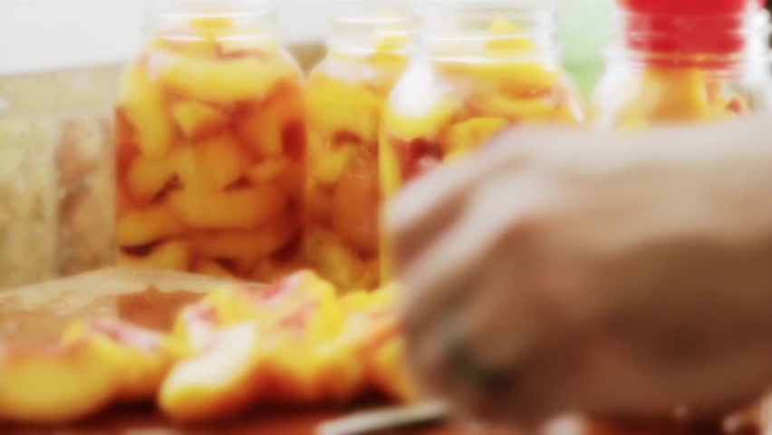 Canning fresh peaches for food storage