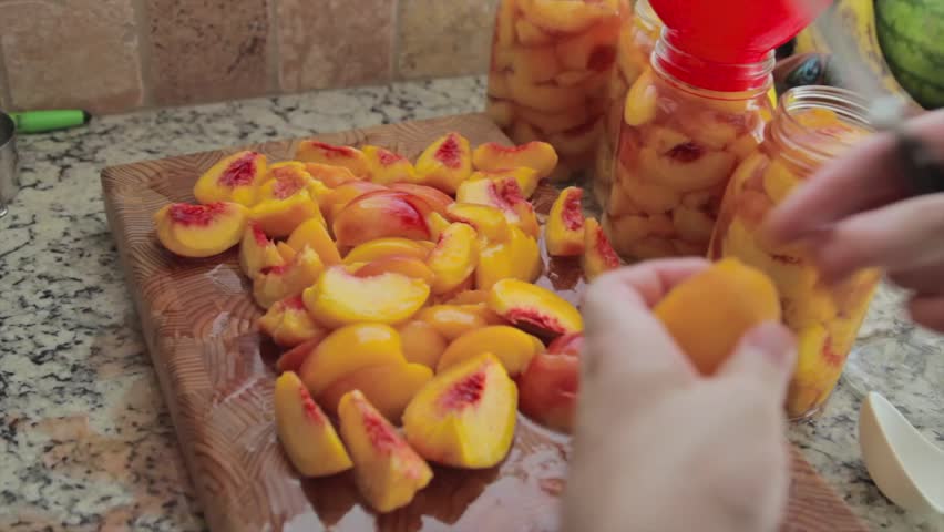 Preserving peaches by canning them