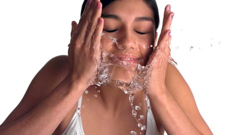 Young woman splashing water on face: stockvideo