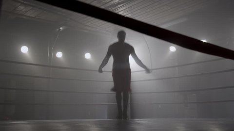 Boxer jumping rope in boxing ring Stockvideo