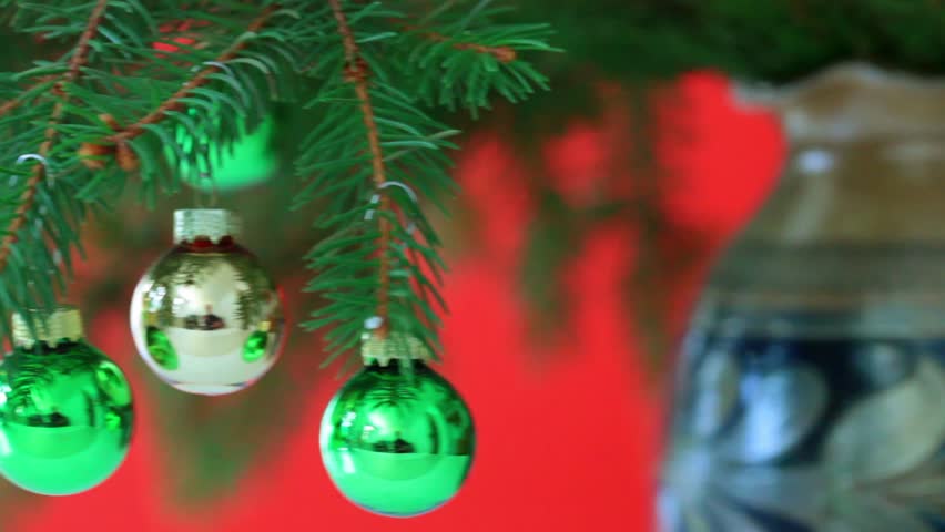  baubles on the Christmas tree