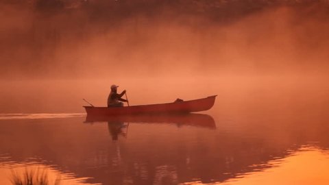 Paddling canoe at sunrise 库存视频