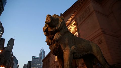 CHicago Downtown Lion pan to skyline