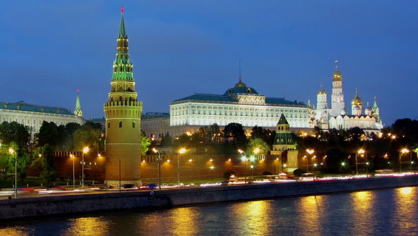 Moscow Kremlin and ships on river - from day to night zoom timelapse