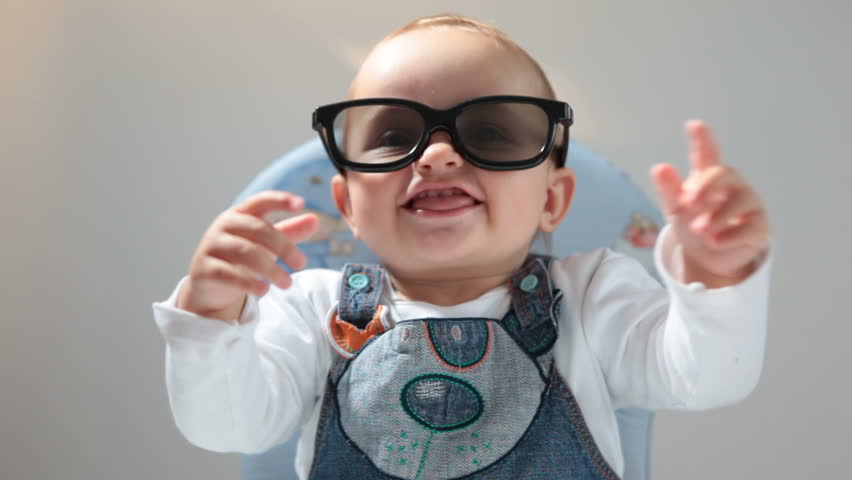 Baby in 3D glasses claps her hands
