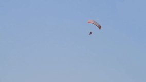 shooting parachute jumps (skydiving) from a distance