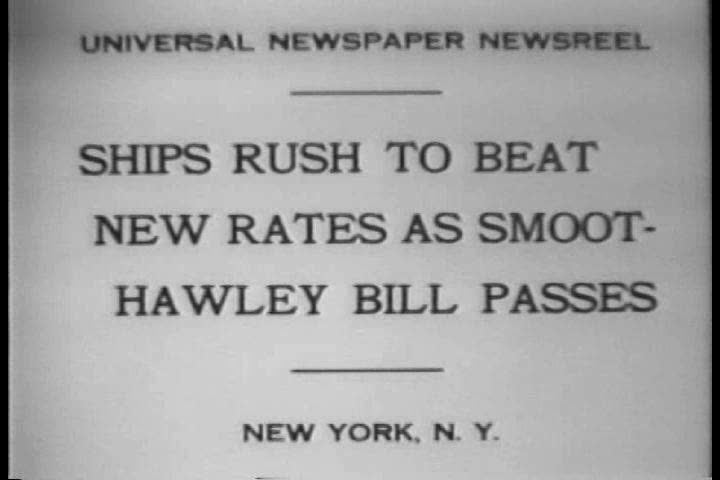 1930s - Cruise ships are unloaded in New York harbor in 1930.
