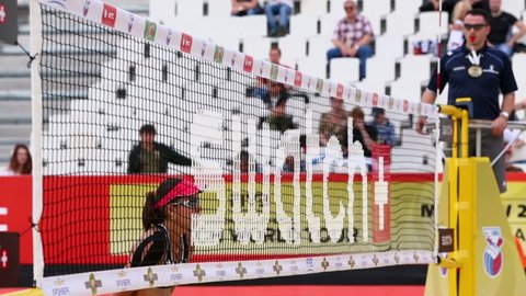 MOSCOW - JUNE 6: Referee gestures during tournament Grand Slam on 6 June 2012 in Moscow, Russia. Beach volleyball was voted an Olympic sport in 1993のエディトリアル動画素材