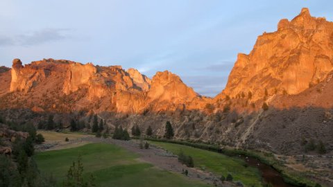 Time lapse of Smith Rocks during sunset. Very beautiful orange red on rocks.