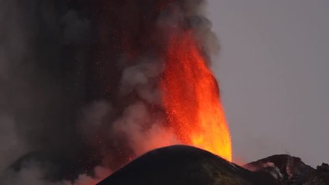 Eruption Etna - Lava fountanins in October 2013