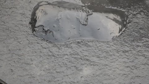 melting asphalt for water proofing in the roof