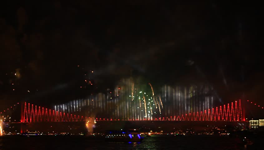 Istanbul celebrates to Anniversary of Republic with a great show from 16