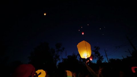 launch Chinese lanterns Video de stock