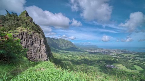 4K UHD Hawaii, Oahu, Pali Lookout overlook island weather, jungle time lapse : stockvideo