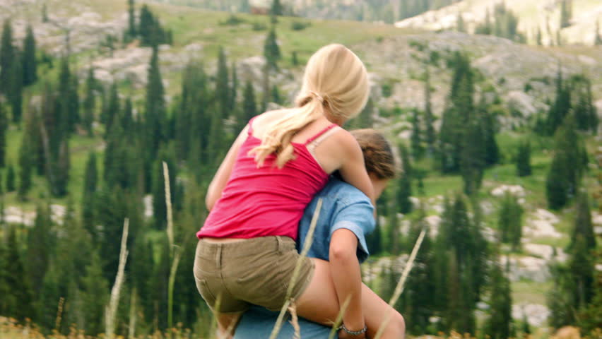 Girl riding guy. Ультимейт Shoulder riding. Piggyback Ride. Piggyback Ride on girl. Ride on фильм.