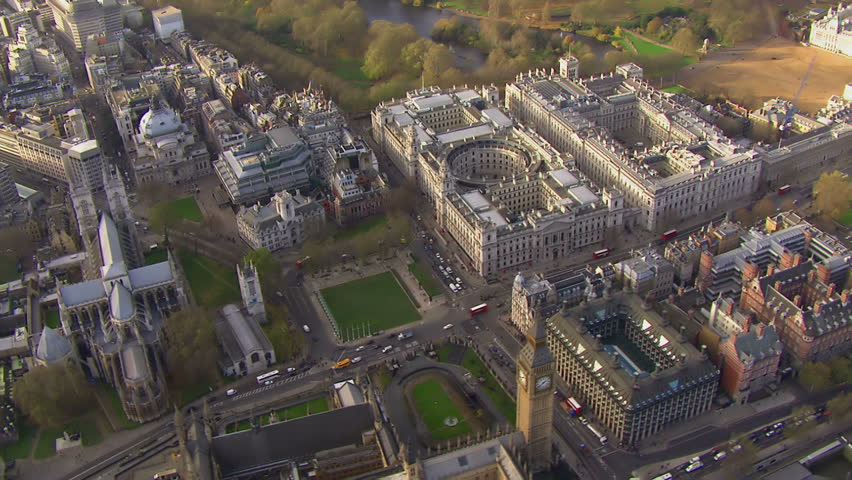 aerial view above london's city westminster: Stockvideók (100%-ban jog...