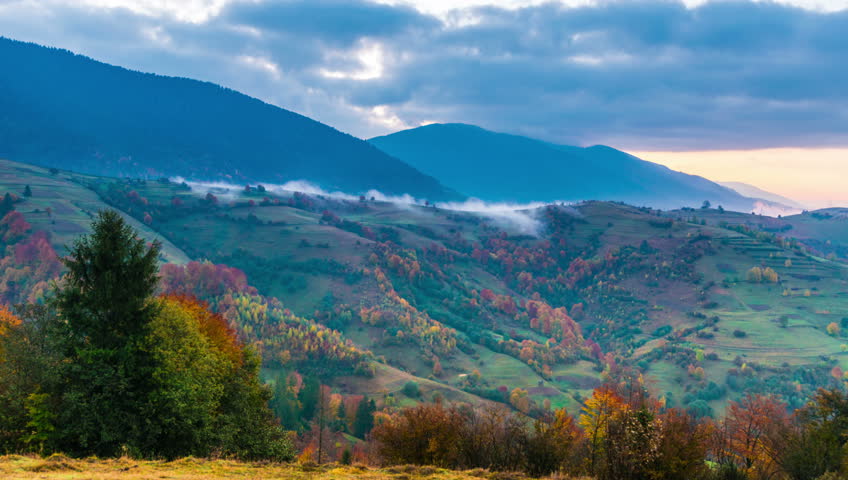 Autumnal time lapse in Carpatian mountains, 4k timelapse (4096 Ã 2304,