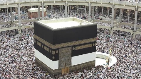 Kaaba Mecca Hajj Muslim people crowd praying