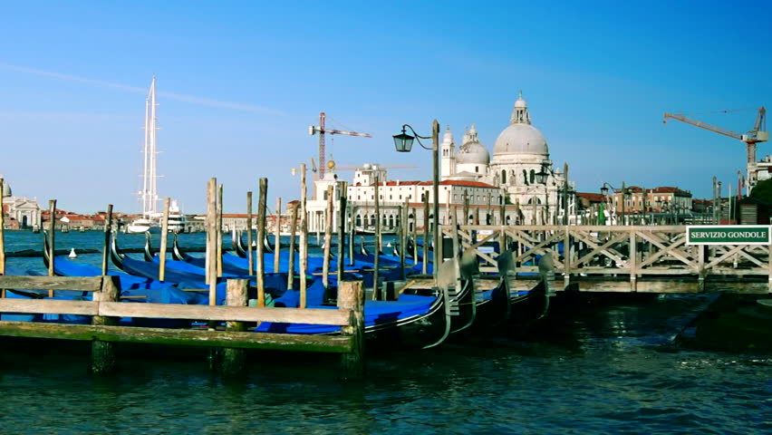 The gondola is a traditional,flat-bottomed Venetian rowing boat,well suited to the conditions of the Venetian lagoon.In modern times the iconic boats still have a role in public transport in the city.