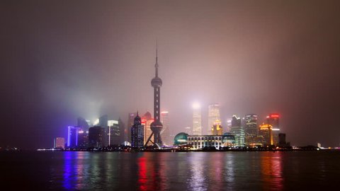 Time lapse of Shanghai skyline in drizzle night - Shanghai, China. - 4K: stockvideo