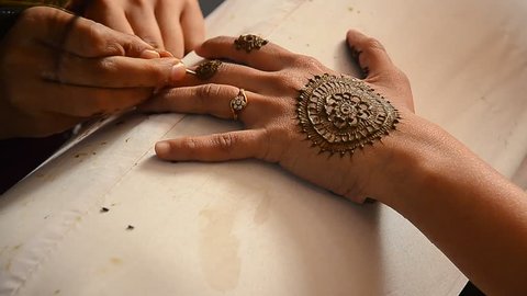 Hand painting using Henna paste at Indian wedding ceremony Stock Video