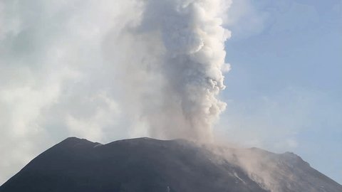 Tungurahua Volcano, Ecuador in eruption February 2014. Timelapse