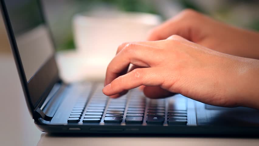 Send typing. Деловое email. Art typing online. Мужик печатает на клавиатуре. Печатает на клавиатуре.