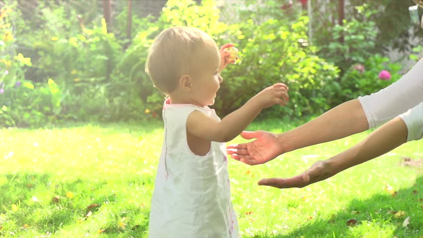 baby first steps video