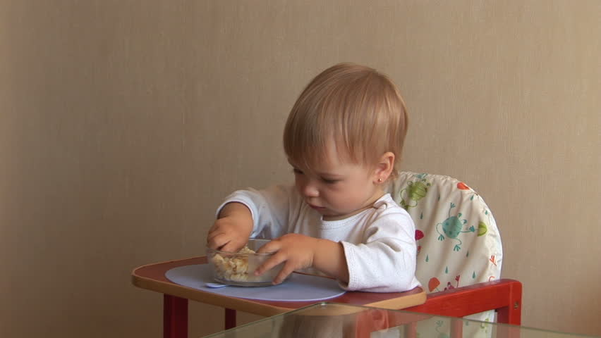 Child eats spaghetti.