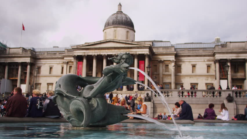 LONDON, UK - OCTOBER 9, 2011: National Gallery entrance and fountain.