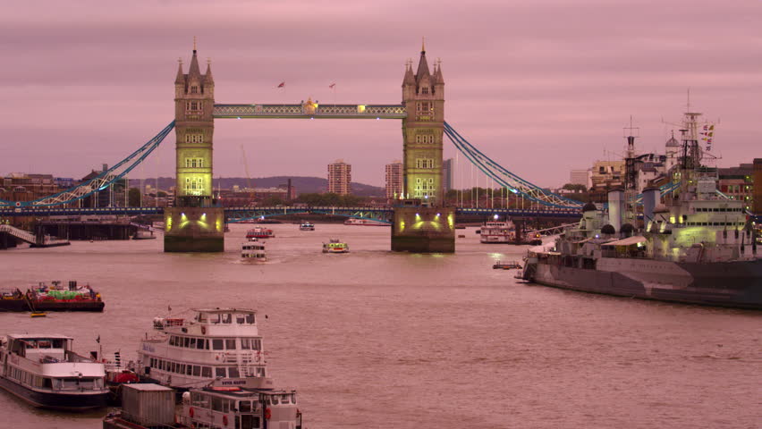 LONDON, UK - OCTOBER 10, 2011: Thames and Tower Bridge at dusk