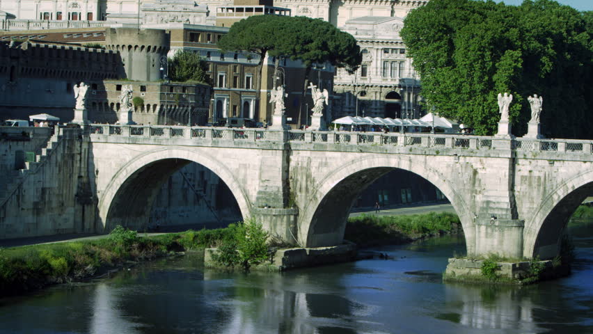 Shot of the statue-adorned Ponte Sant'Angelo