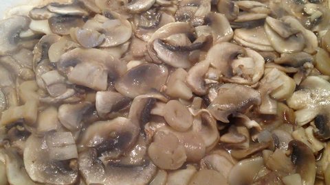 Stewing mushrooms