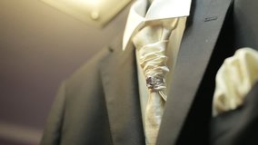 Groom suit with white shirt and white buttonhole.