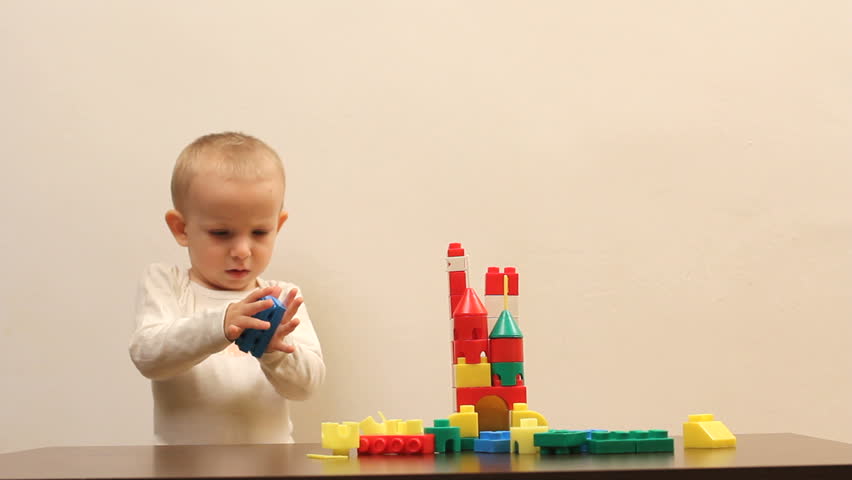 baby building bricks