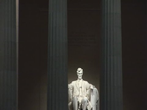 Lincoln Memorial in Washington, DC. Zoom out nightshot