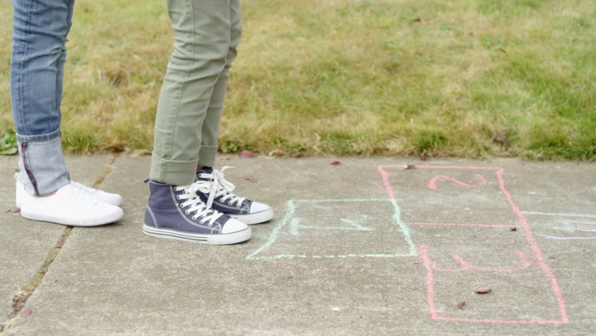 Up tracking. Hands and feet Hopscotch.