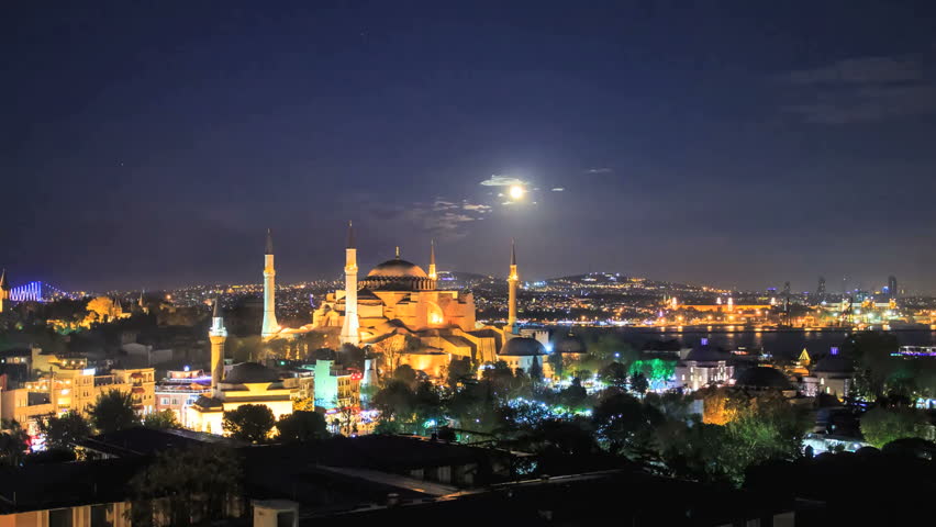 Moonrise at aya sofya mosque in istanbul, turkey
