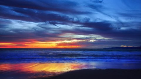4K UHD. Beautiful scenic sunset over ocean beach in Los Angeles, California. Timelapse. Stockvideó