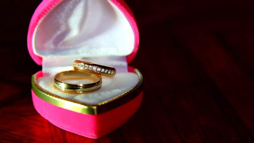 couple wedding ring box