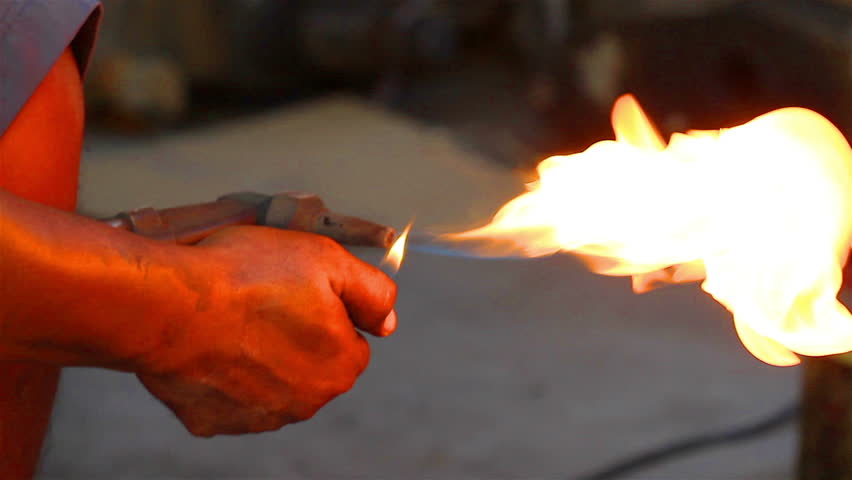 Cutting of steel with gas mixture