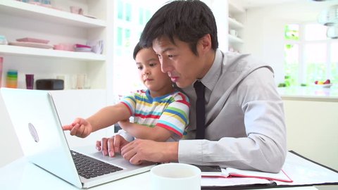 Busy Father Working From Home With Son - Βίντεο στοκ