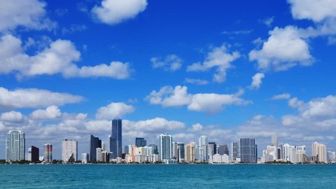 Miami skyline - time lapse on a beautiful sunny day in South Florida - tighter crop วิดีโอสต็อก